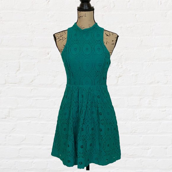 Caroline Forbes' Kimchi Blue Jackie High Neck Lace Dress - Picture 4 of 7